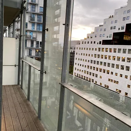 Great, Spacious By Station! Апартаменты *